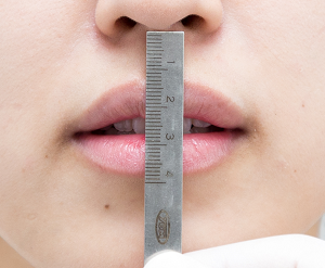 唇の長さ(女性の平均20~24mm)